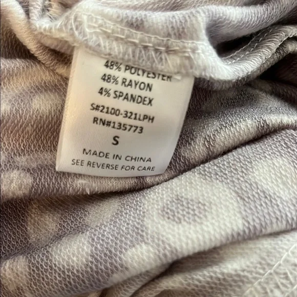 OLIVACEOUS Wide Leg Gray & White Leopard Print Flowy Pants size small - Picture 10 of 11